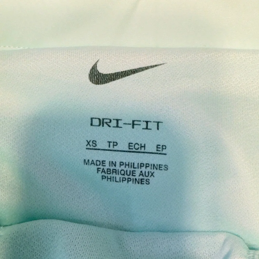 636 | NWT Nike Dri-FIT Women XS Smocked Waist Training Shorts Mint Green